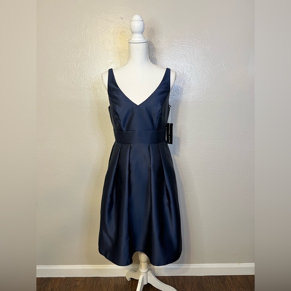 Alfred Sung V-Neck Pleated Skirt Dress with Pockets in Midnight Navy Size 6, 8 - Picture 4 of 10